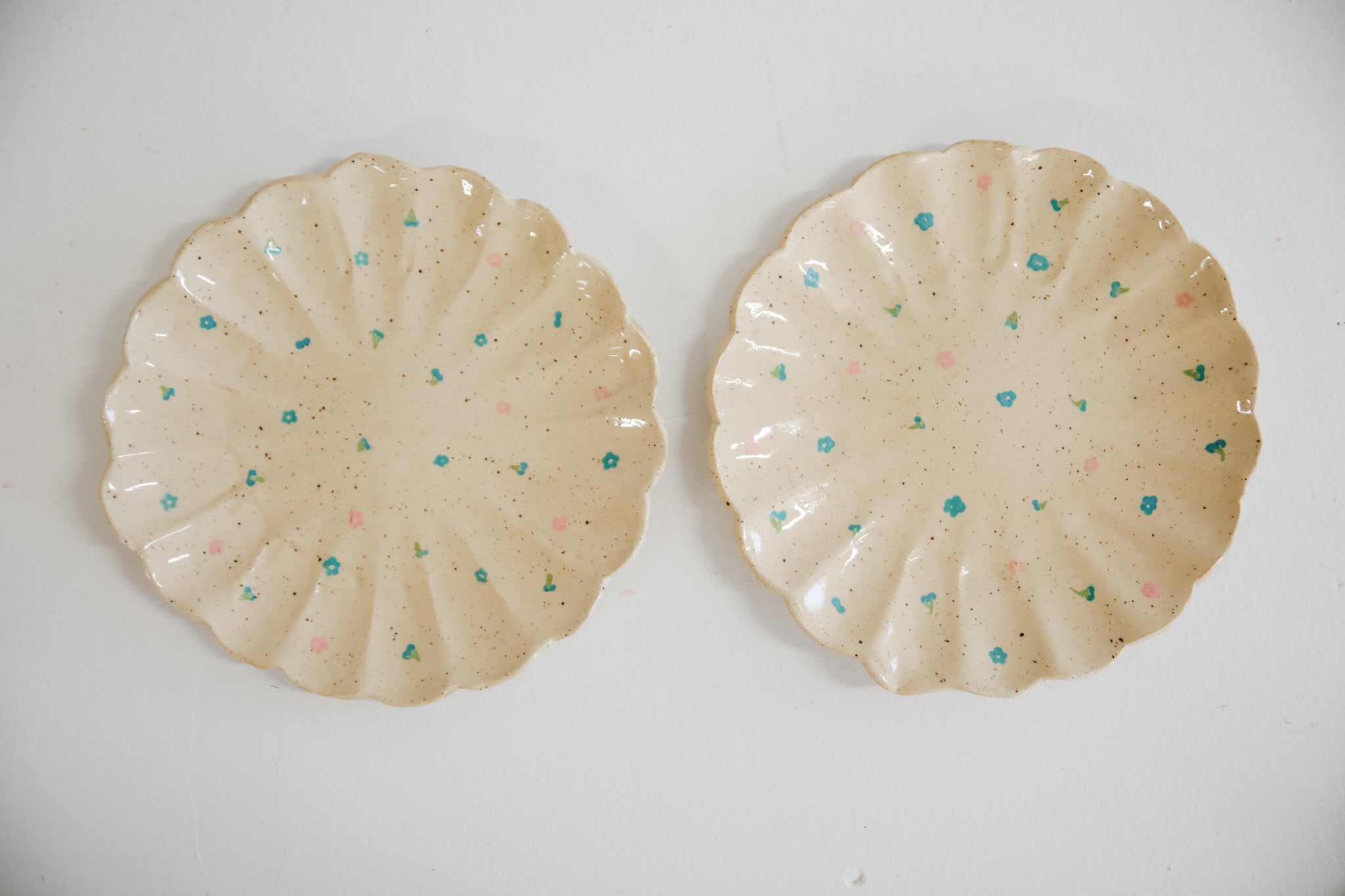 Cherry Handmade Scallop Plate Set - Speckled
