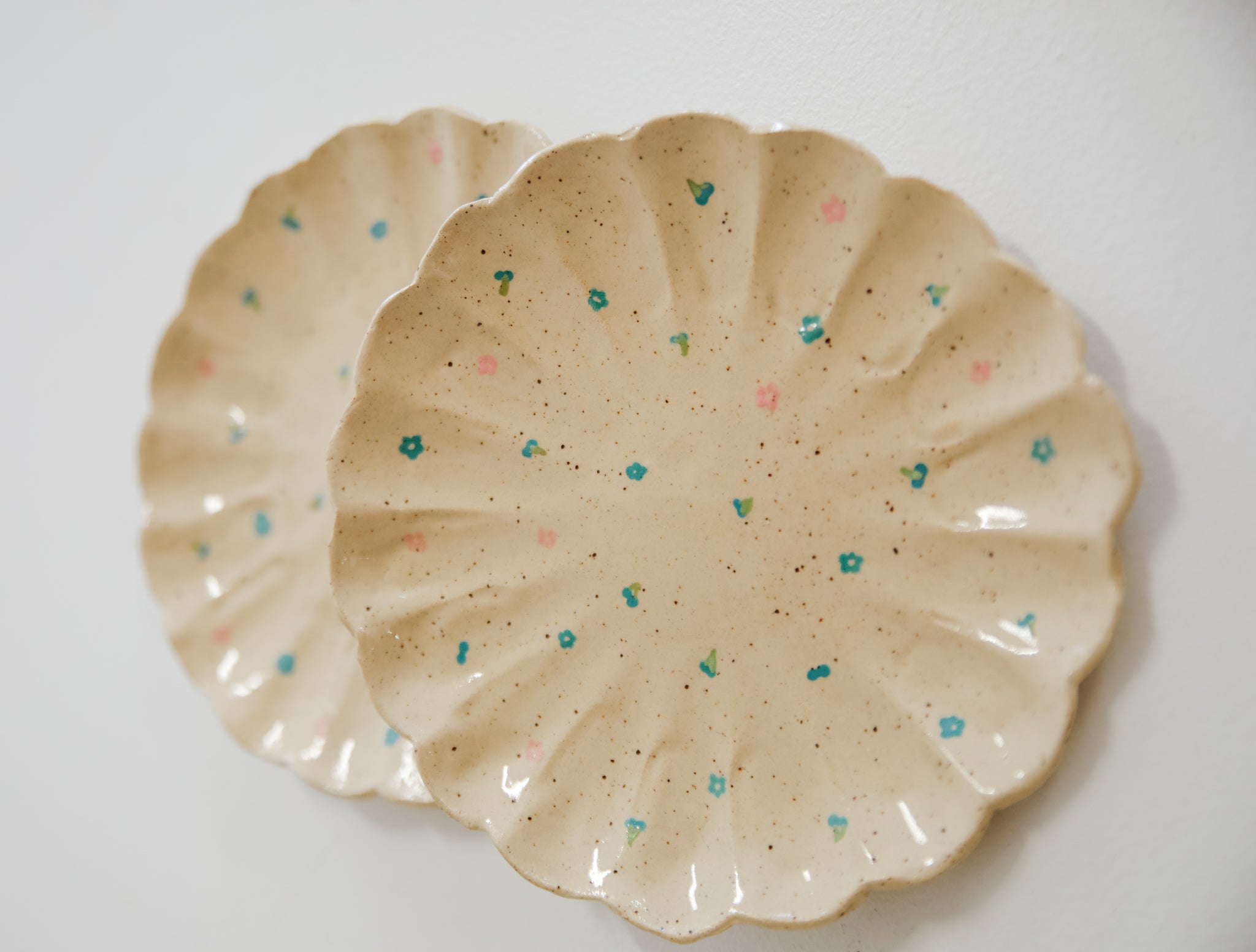Cherry Handmade Scallop Plate Set - Speckled